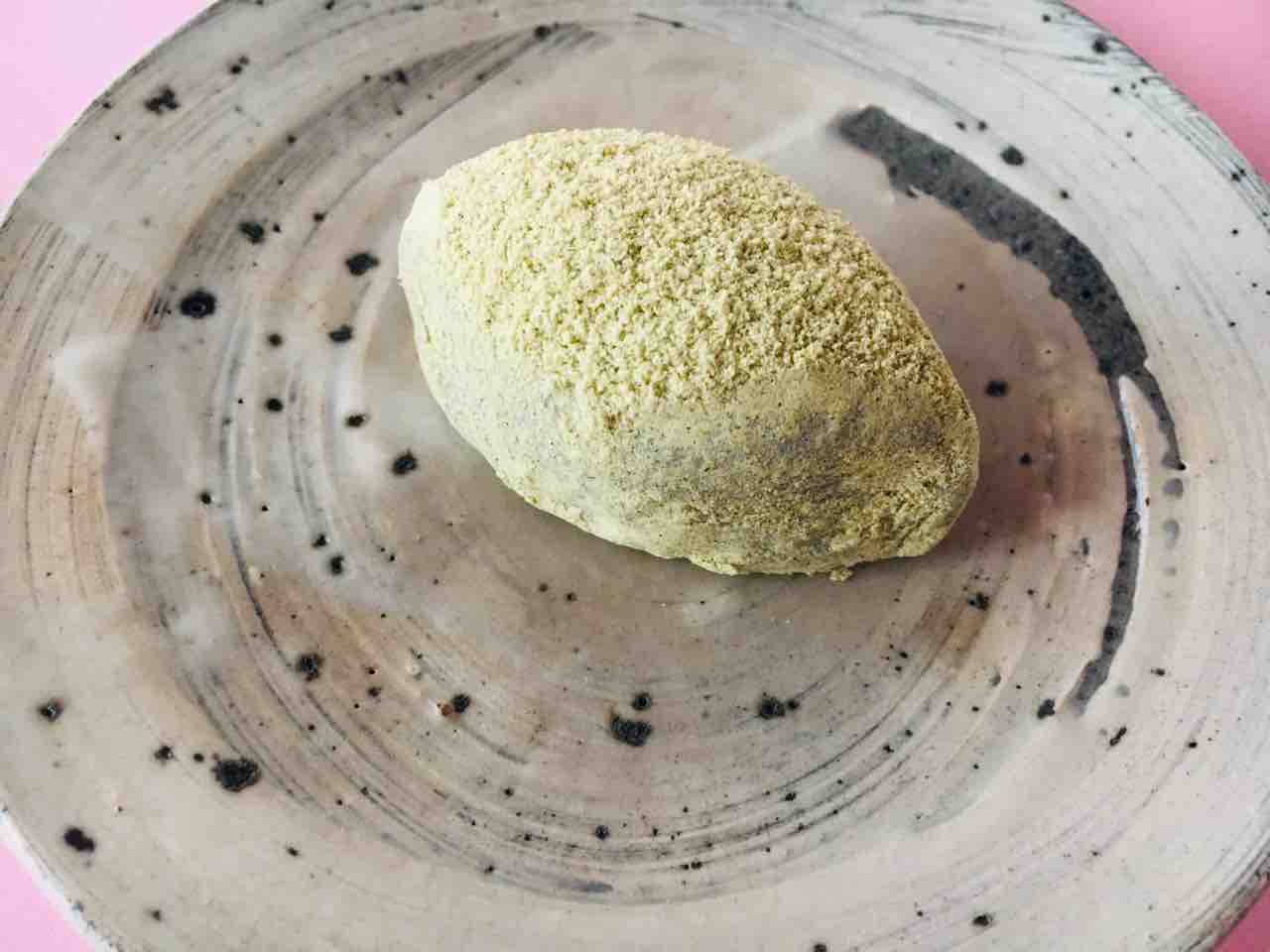 第2490回 虎 屋の 椿 餅 と 鶯 餅 和菓子魂 Powered By ライブドアブログ