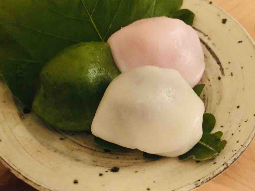 第2555回 和 楽の『三色柏餅』と『串団子』 : 和菓子魂！ Powered by