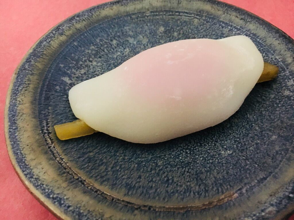 第2102回 𠮷はしの 花びら餅 と生菓子 曙 福寿草 和菓子魂 Powered By ライブドアブログ