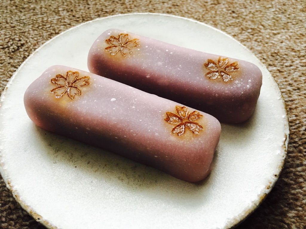 第736回 川端道喜の生菓子 花 筏 和菓子魂 Powered By ライブドアブログ