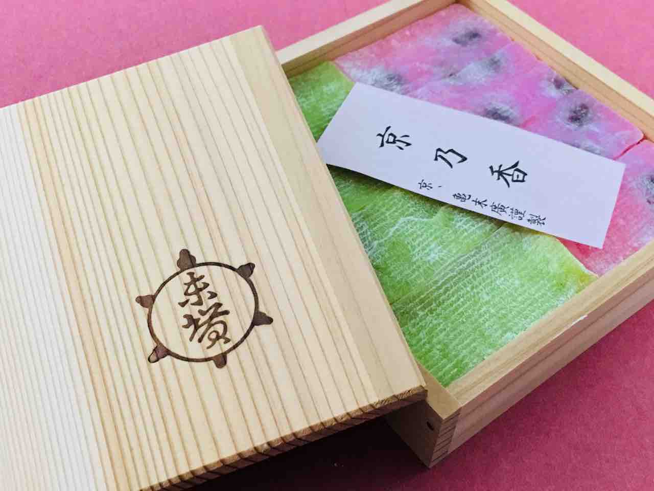 掛け軸 和雲 清流香魚 あゆ 絹本 希少 軸装 茶道具 掛軸 美品 です。 真作】◇奥村紅稀◇清流◇鮎◇香魚◇共箱◇肉筆◇絹本◇掛軸◇v653