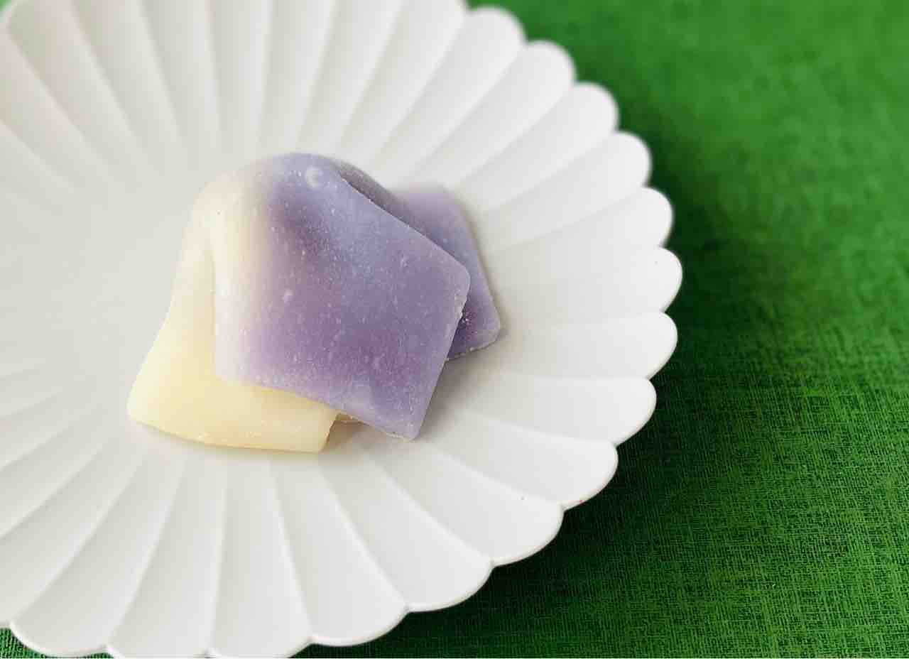 第2926回 緑 菴の生菓子 花菖蒲 と 麦こがし 和菓子魂 Powered By ライブドアブログ