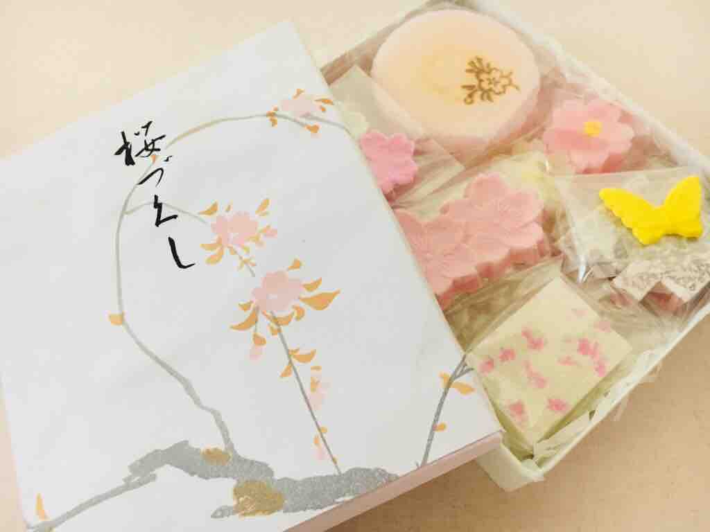 第12回 万年堂の干菓子 桜づくし と生菓子 草もち 和菓子魂 Powered By ライブドアブログ 第12回 万年堂の干菓子 桜づくし と生菓子 草もち 和菓子魂 Powered By ライブドアブログ