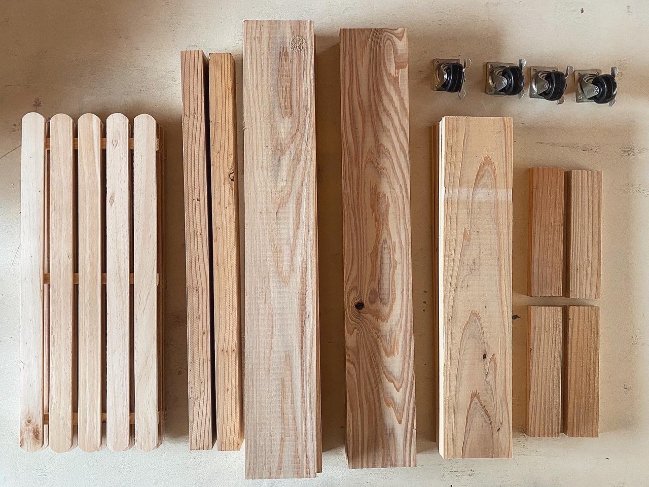 犬のベッドをdiy 100均すのこでワンコのひんやり冷たいベッドの作り方 組立 塗装編 Studio In The Afternoon リノベーションとお家収納diy Wagon Worksブログ Powered By ライブドアブログ 犬のベッドをdiy 100均すのこでワンコのひんやり冷たいベッドの作り方 組立 塗装編 Studio In The Afternoon リノベーションとお家収納diy Wagon Worksブログ Powered By ライブドアブログ