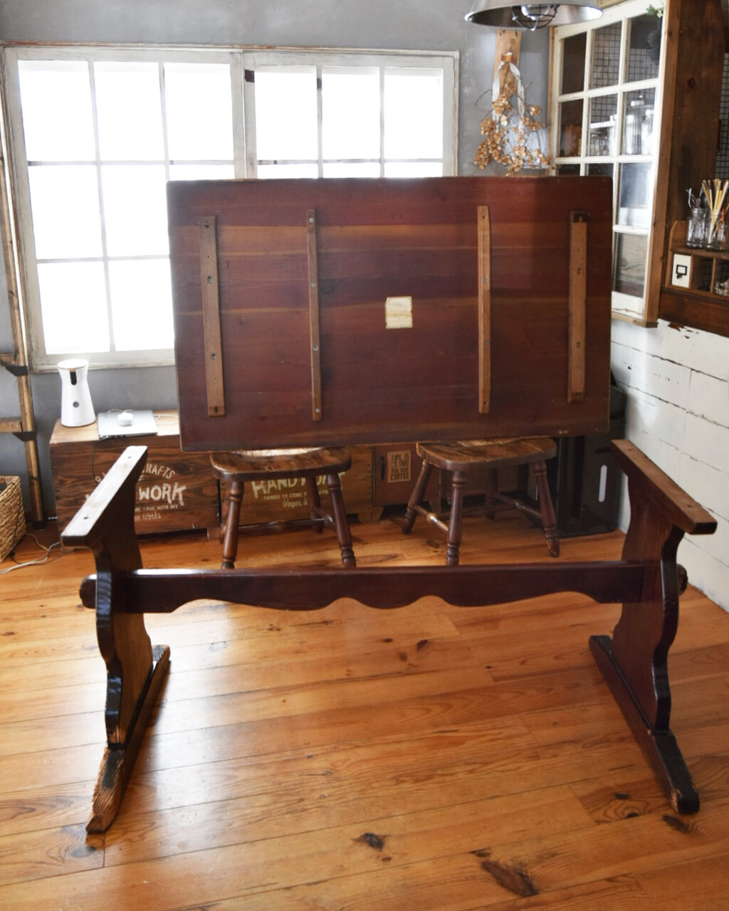 ☆古くなったダイニングテーブルをアイアン脚にリメイク！と『息子から