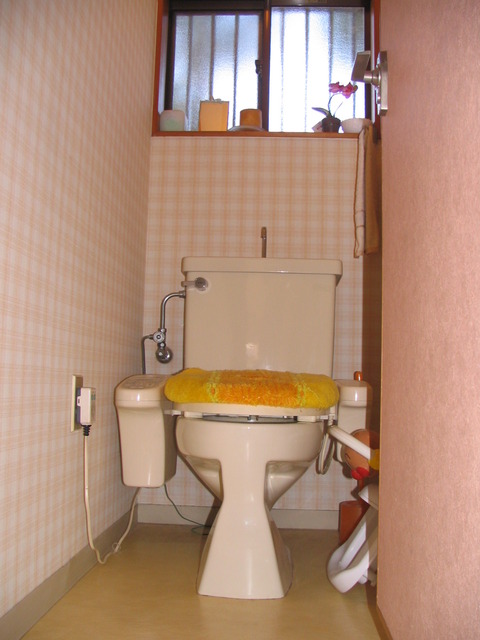 トイレ 前