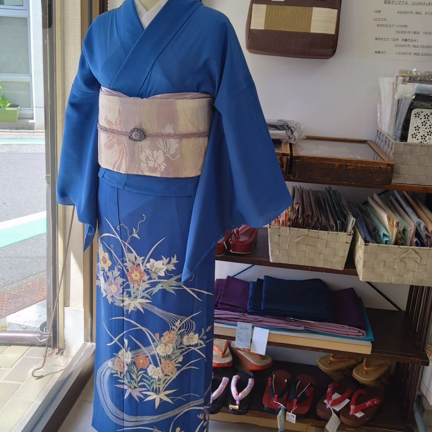 大羊居 ロイヤルブルーの訪問着 : 和布 菜桜 (店番日記) 大羊居 ロイヤルブルーの訪問着 : 和布 菜桜 (店番日記)