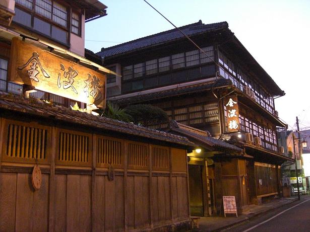 金波楼 3層の立派な和風建築