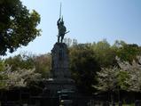 清正公の銅像は高さが8.2メートルもある