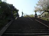石段の途中、清正公が見えてきた