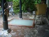 小さいほうの露天風呂の右側にあるのが泥湯