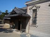 洋間横の本玄関から入る