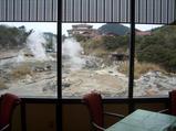 朝食を食べながら見る地獄の景色