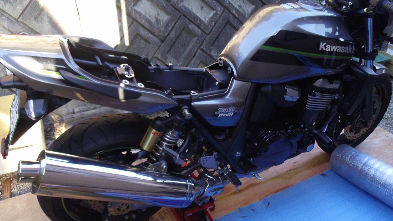 カワサキDAEG マフラー交換手伝う : カプチーノとビラーゴ