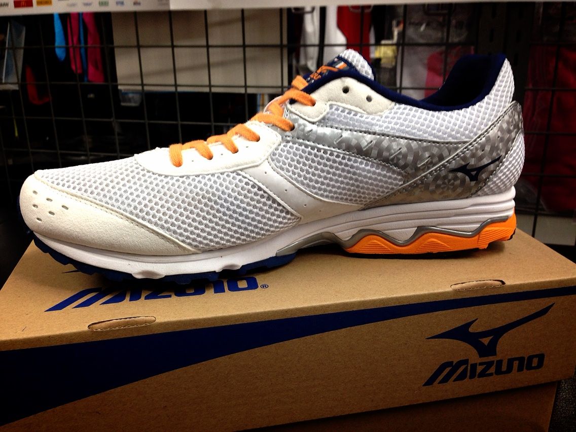 mizuno wave amulet 4