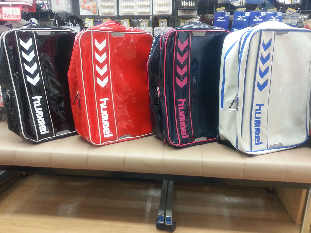 hummel（ヒュンメル）／エナメルバックパック【HFB6057】／管YPO hummelのフリマアイテム一覧