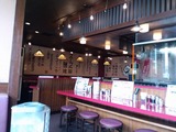 よってこや店内