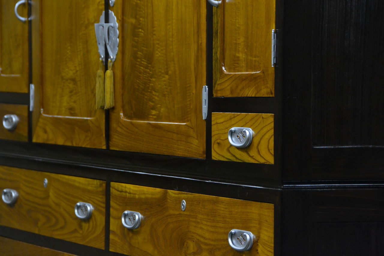 ケヤキ(欅)の一間たんす再生(リフォーム) : 桐たんす百報(総桐箪笥和光) 