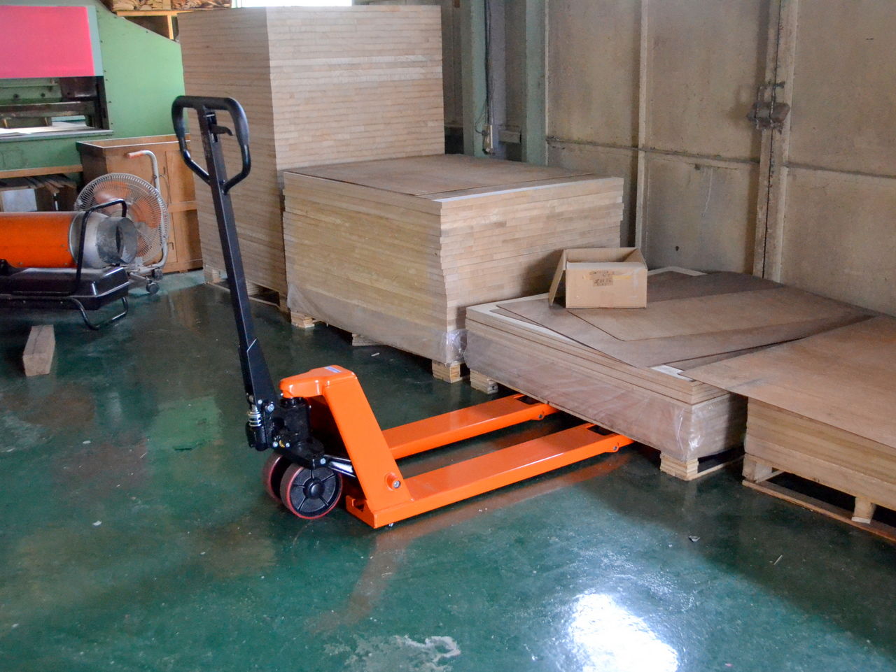 ハンドリフト2台目 桐たんす百報 総桐箪笥和光 ハンドリフト2台目 桐たんす百報 総桐箪笥和光