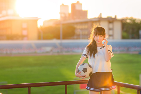 セーラー服とサッカーボール