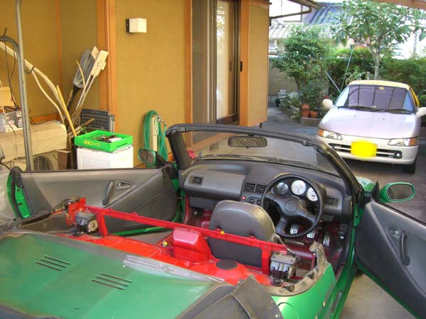 幌の取り外し ホンダ ビートの部屋