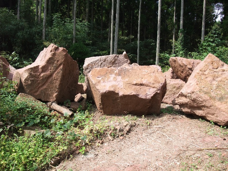 馬門石(阿蘇ピンク石)自然型 阿蘇ピンク石（馬門石）大王石棺新造作業緊急現地調査結果