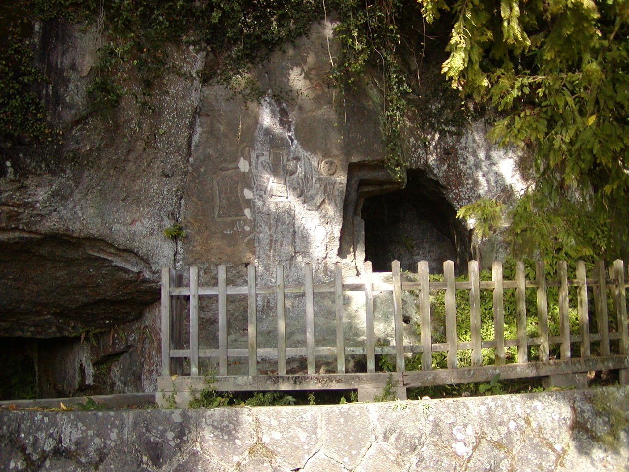 装飾古墳今昔紀行 Past and Present Trips to Decorated Ancient Tombs in Japan                        蕨手