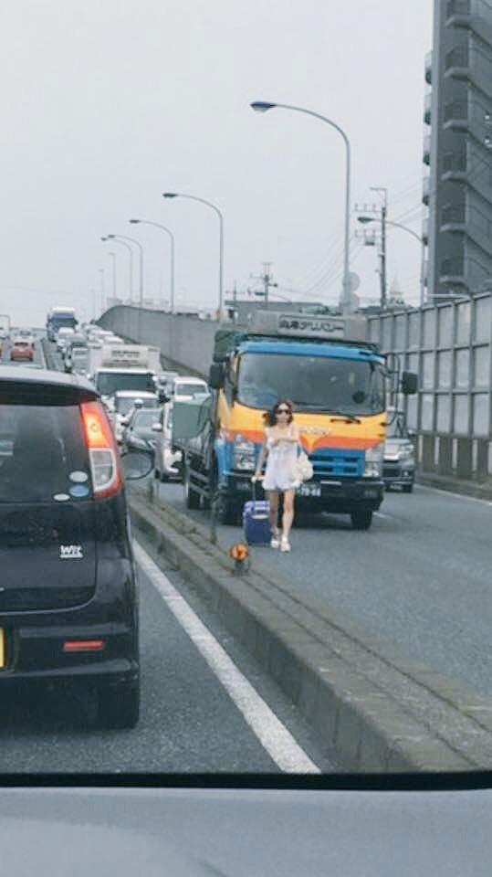 悲報 あたし歩いて帰る 夫と喧嘩した女性 高速道路で下車し死亡する