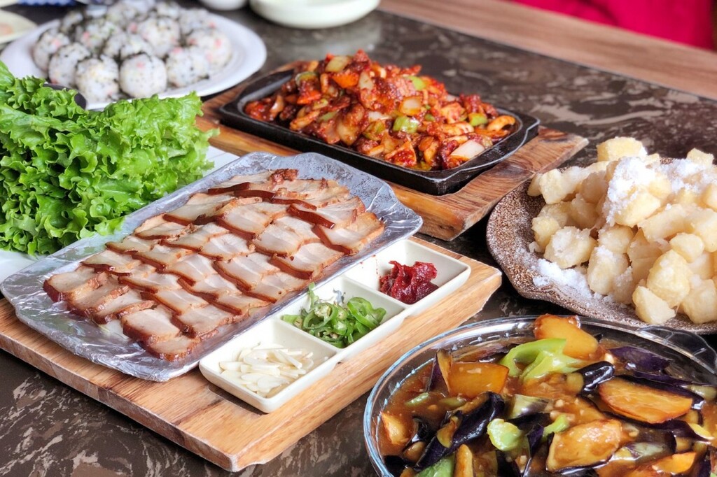 伝統食 韓国は犬を殺す先進国 大韓民国 ソウル都心に巨大な垂れ幕が登場 ネット民は批判 犬食は個人の自由 ろいアンテナ