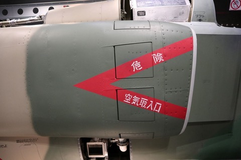 F-1インテーク横から