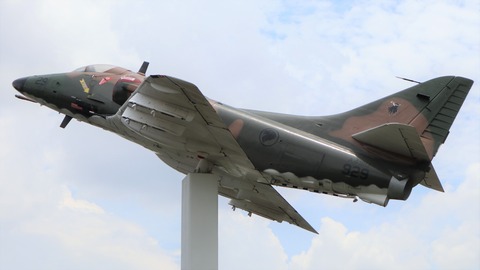 A-4SU_outside