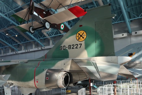 F-1尾翼