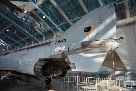 F-4尾部