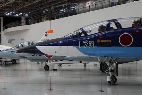 T-2機首