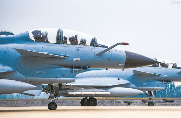 中国空軍の脅威：殲‐10(J-10) : WW2航空機の性能