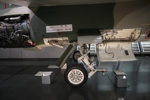 F-1主脚とエアブレーキ
