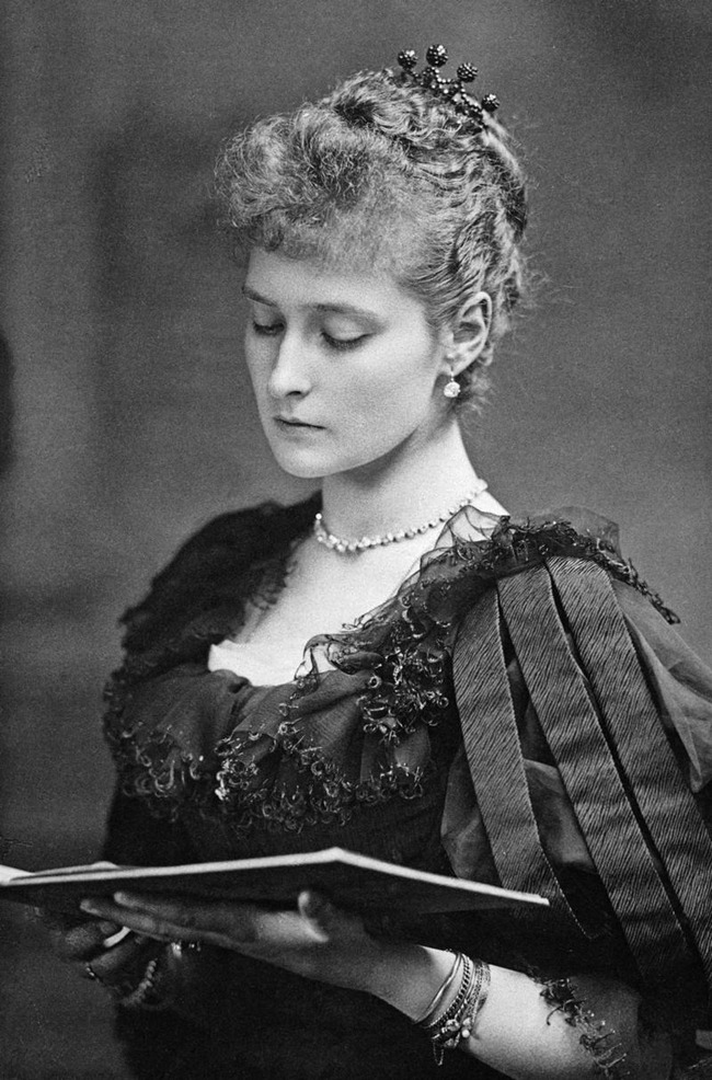 Princess_Alix_of_Hesse_1890