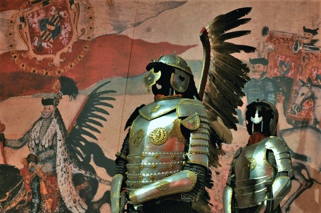 Polish_Hussar_half-armour_Winged_Riders