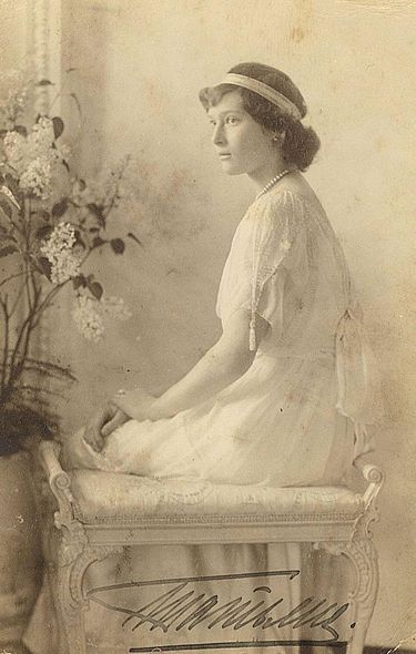 375px-Tatyana_Nikolaevna_1914
