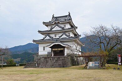 Uwajima_Castle,_tenshu
