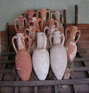 300px-Amphorae