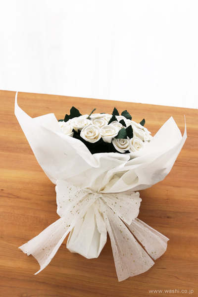 結婚記念日に９９本の和紙製バラのプレゼント (ギフトラッピング)