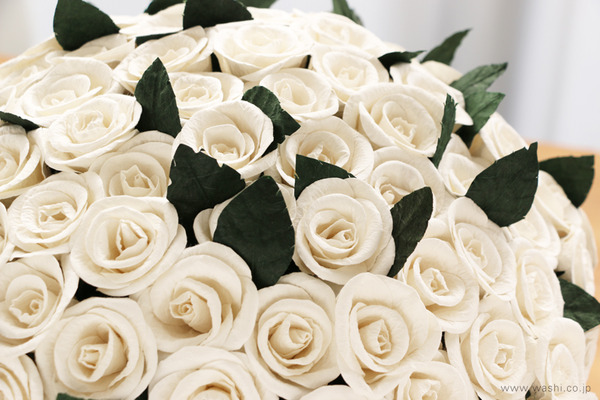 結婚記念日に９９本の和紙製バラのプレゼント (花部分アップ)