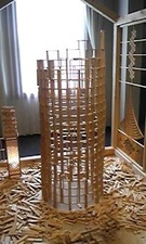 木を積み立てて作ったタワー