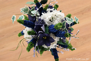 結婚記念日・紙婚式のプレゼント。ベロニカとアイビーの和紙の花束(ペーパーフラワーブーケ)真上
