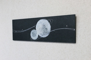 宇宙的なイメージがする和紙アートパネル