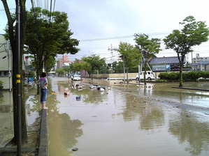 2008年7月28日「浅野川の氾濫」 会社前