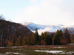 悠久紙(五箇山和紙)楮蒸し・楮はぎ(うっすら雪景色の五箇山)