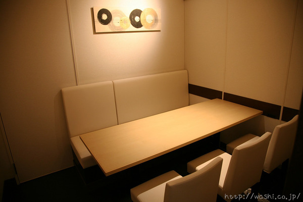 料理が引き立つ店内装飾 珪藻土+和紙「わびさび」アートパネル (個室・丸形墨書入り)