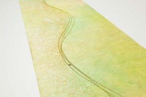 金の染料、樹脂のラインがポイントです(創作和紙)